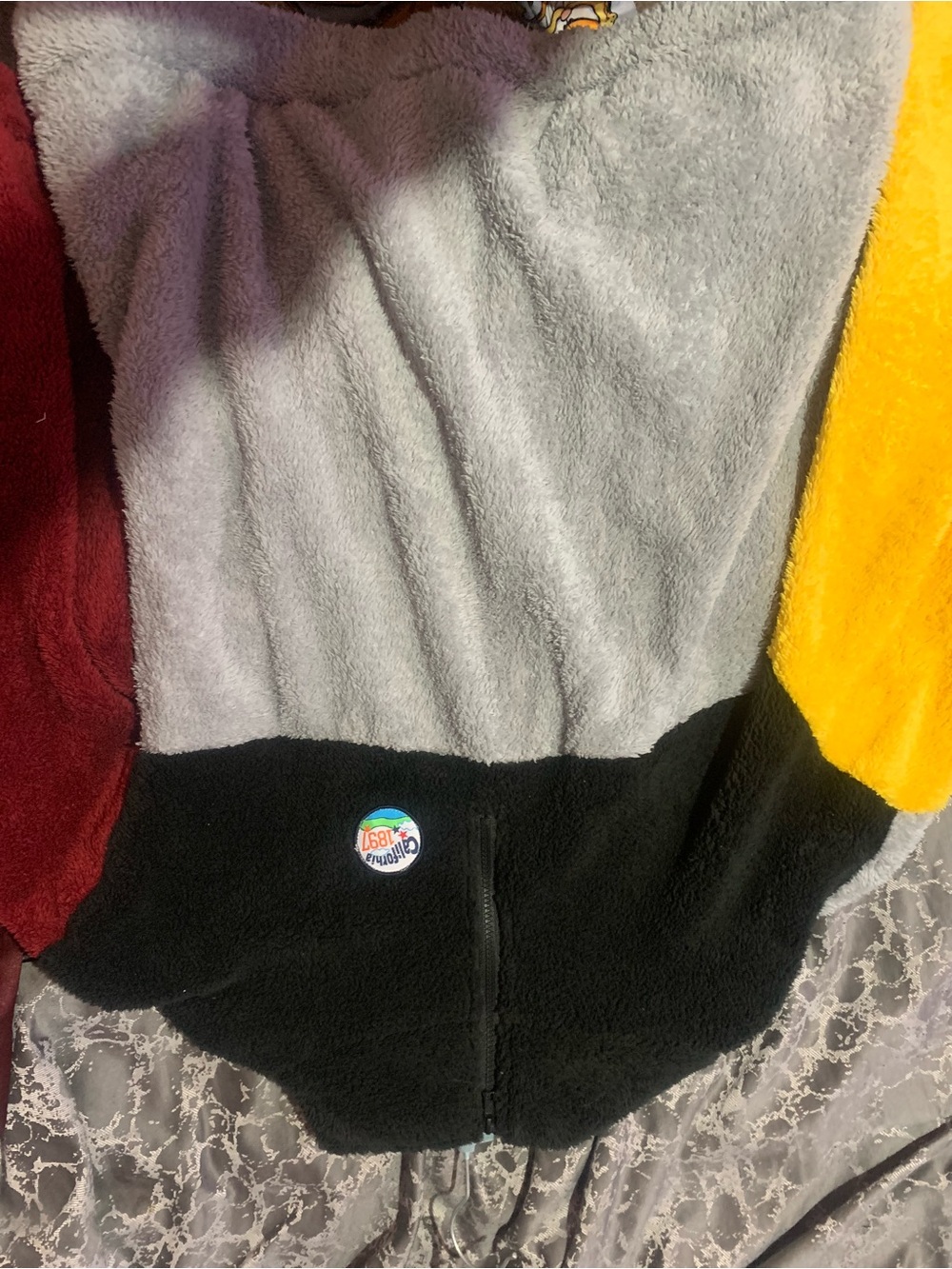 Men’s Colorblock Fleece Jacket in Gray, Black & Yellow